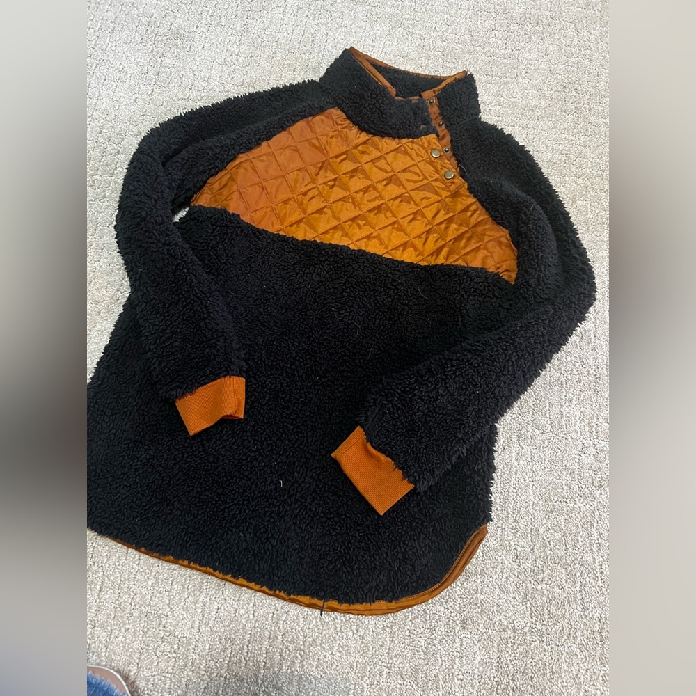 Natural Reflections Black and Tan Sherpa Pullover